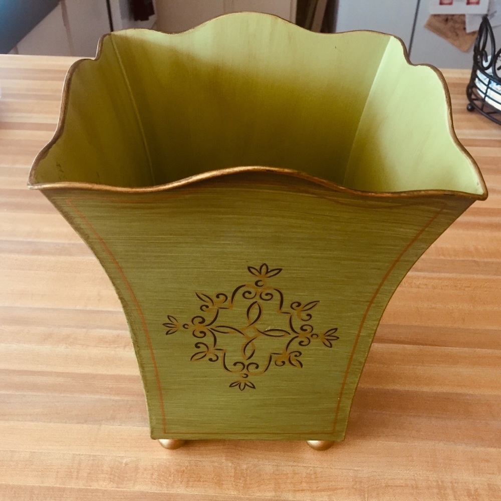 SLAH Tole Painted Large Planter EUC Gold Accents